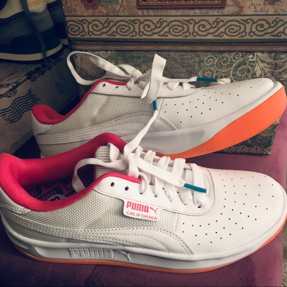 Women’s Puma Tennis Shoes BRAND NEW never worn.